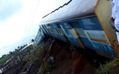 Train derailment India20161207113556_l